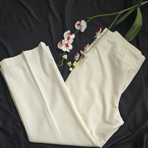 Larry Levine Off-White Women's Trousers